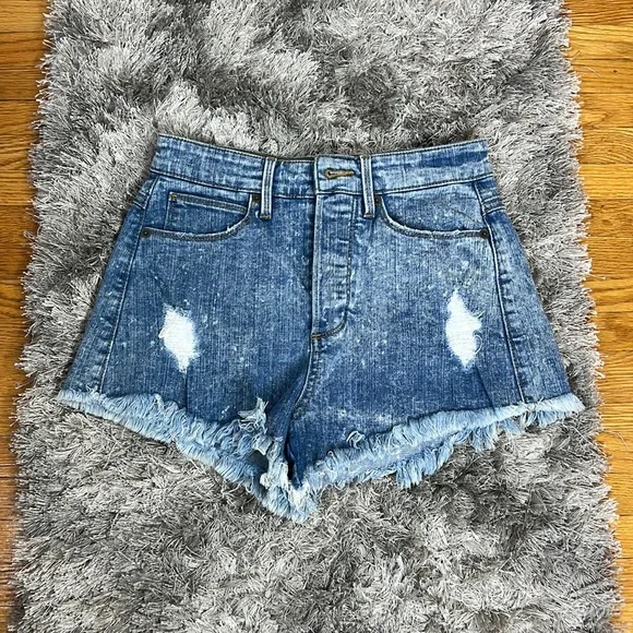 Vintage Guess High Rise Light Wash Distressed Denim Shorts - Picture 1 of 7